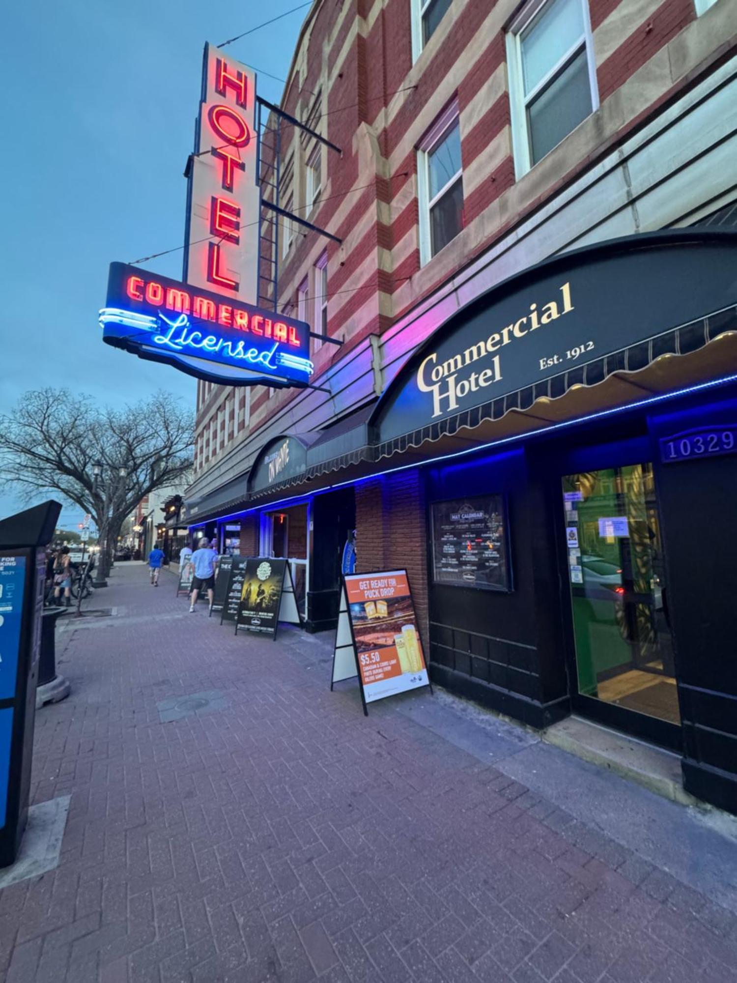 Commercial Hotel Edmonton Exterior photo